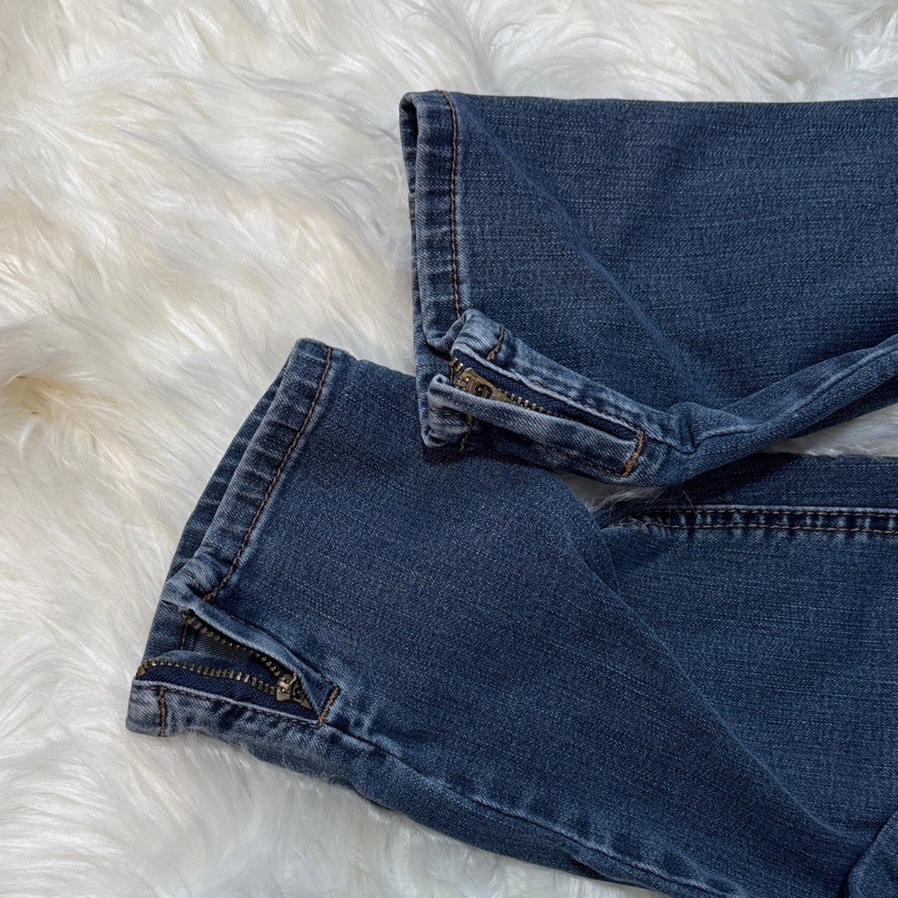 Classic Blue Denim Women's Jeans - Picture 2 of 6
